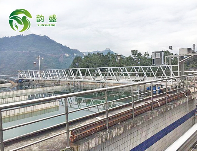 行車式刮吸泥機